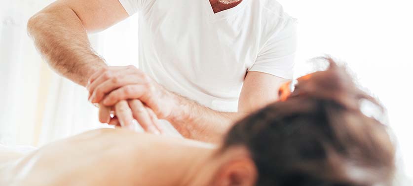 Heilmasseur_DavidLettenbichlerHaug_Innsbruck Heilmasseur David Lettenbichler-Haug in Innsbruck, APM und Tuina und Taping, direkt am DEZ
